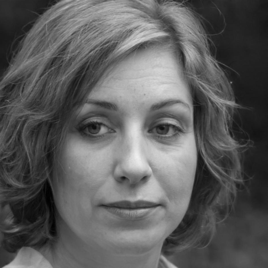 Dr. Sarah Müller - Leitende Finanzanalystin